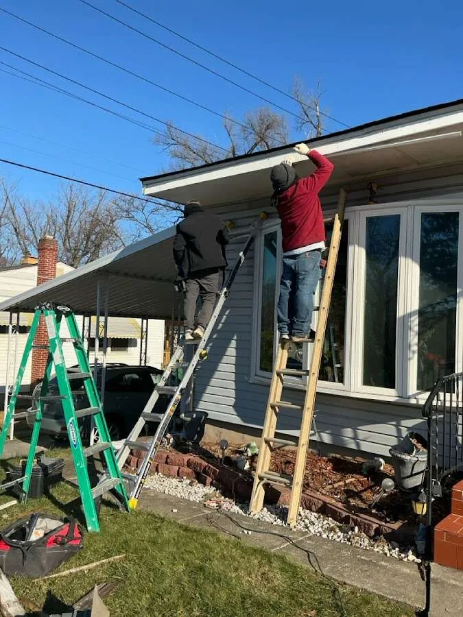 Restoration crew performing exterior repair in Texarkana